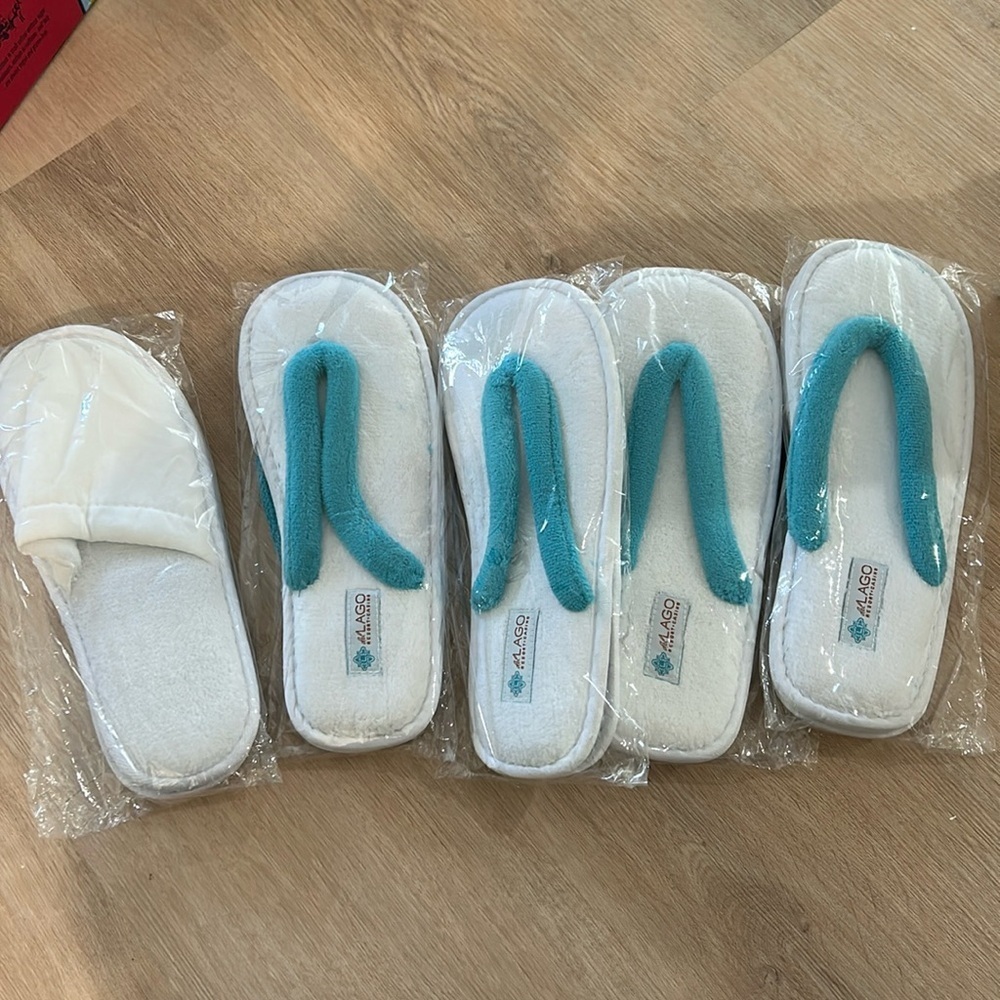 NEW Hotels Resort Luxury Hotel Spa Slippers - set of 5​